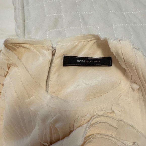 White sleeveless blouse - Picture 4 of 5